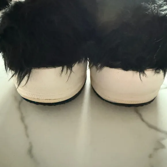 YRU fuzzy black tennis shoes size 6 in good used condition, see pics with laces