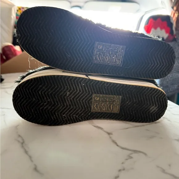 YRU fuzzy black tennis shoes size 6 in good used condition, see pics with laces